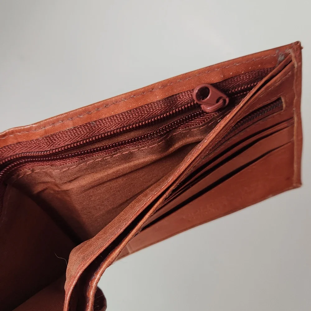Gold Coast Leathet Billfold With Zipper Compartments EUC